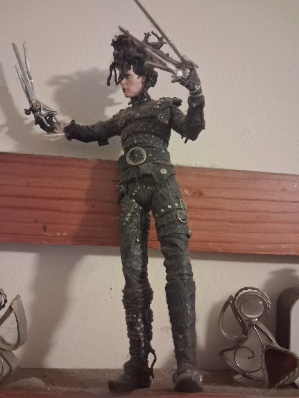 Edward Scissorhands Collectible Figurine - Dark Green Outfit